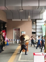 写真:助六太鼓でオープニング