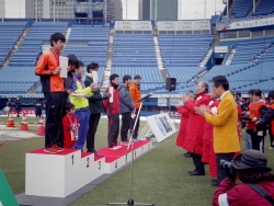 写真:ハーフマラソン男子表彰式