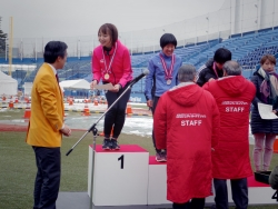 写真:ハーフマラソン女子表彰式