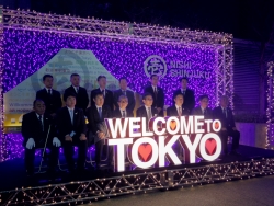写真:関係者全員で記念撮影