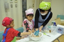 写真:親子で手作りみそ教室