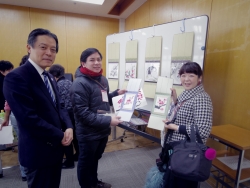 写真:参加された外国人と吉住区長の記念撮影