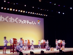 写真:高二太鼓の演奏