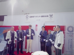 写真:デイカウンター除幕式