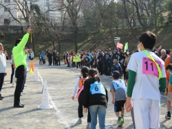 写真：小学生の部、スタート