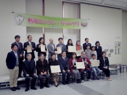 写真:受賞者との記念撮影1