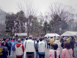 写真:新宿中央公園に集まった皆さん