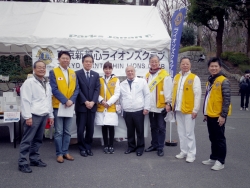 写真:東京新都心ライオンズクラブの皆さんと記念撮影
