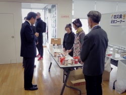写真:防災食試食コーナー