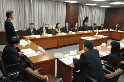 写真:表敬訪問の様子
