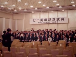 写真:記念撮影の様子