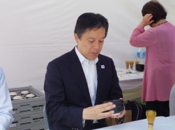 写真:お茶で一服