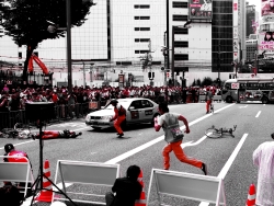 写真:スタントマンによる交通事故の再現2