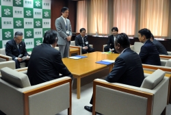 写真:区長のあいさつ