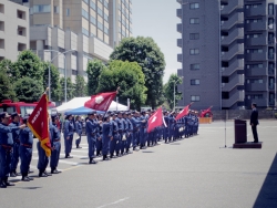 写真：挨拶する吉住区長1