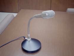 写真:放送で使用するマイク