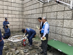 写真：神田川親水テラス初期消火・放水体験