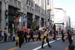 龍踊りの様子