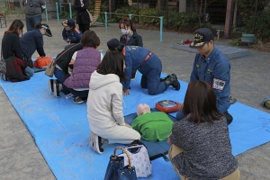 写真：心肺蘇生法