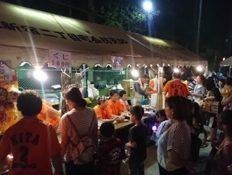 写真:町会主催のお祭り