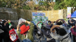 写真:準備体操もしっかりと!