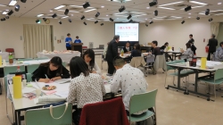 写真:真剣に取り組む参加者の皆さん