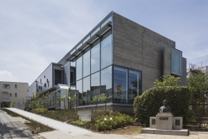 写真:漱石山房記念館外観