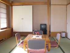 写真:南(区民)棟客室
