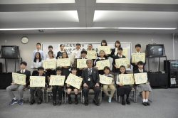 写真:受賞した児童・生徒の集合写真