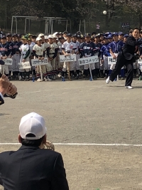 写真:始球式