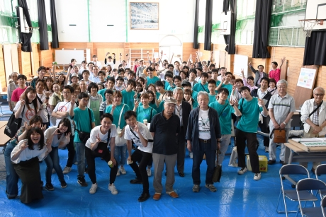 写真:参加者による集合写真