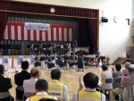 写真:四谷中学校吹奏楽部による演奏