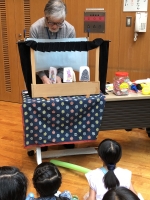 写真:お子さんたち注目のおはなしブース