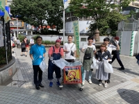 写真:若手芸人の皆さんとの写真撮影