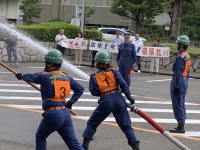 写真:ポンプ放水