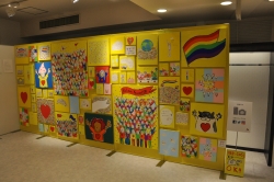 写真:展示の様子(ASUKA SAKASHITA/「Believe In Love」-MINNA AWESOME展-)