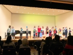 写真：早稲田少年少女合唱団とパプリカキッズの元気な歌声