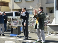 写真:挨拶をする区長