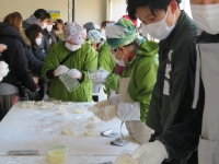 写真:たくさんの方がお手伝いに来てくださいました