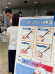 写真:ブースを体験する区長