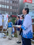 写真:開会式でごあいさつする区長