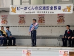 写真:ごあいさつする一日警察署長・佐藤ひろみちおにいさん
