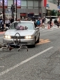 写真：プロのスタントマンによる交通事故の再現