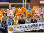 写真:参加者とピーポくんファミリーの記念撮影
