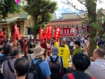 写真:皆中稲荷神社での出陣式