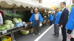 写真：会場の外では野菜の即売会も