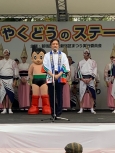 写真:フィナーレでごあいさつする区長