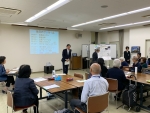 写真:参加者にごあいさつする区長