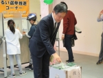 写真:選挙体験コーナーにて