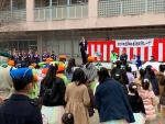 写真:式典でごあいさつする区長